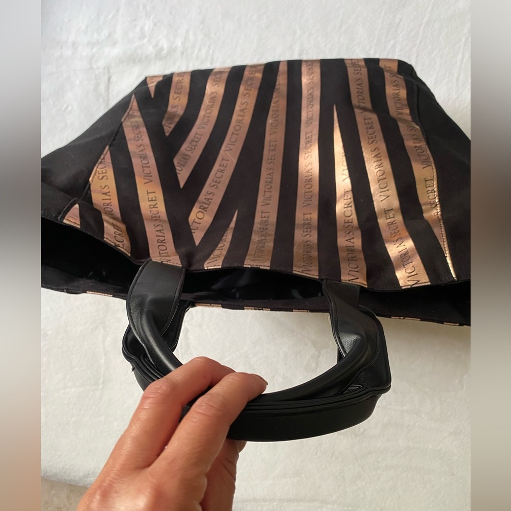 Victoria Secret bag 💼 - Picture 9 of 14